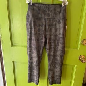 RBX NWT CAMO Capri Length High Waist leggings. SZ XL